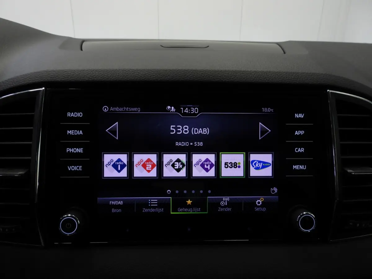 1.5 TSI Aut. Business Edition NAVI/CAMERA/WINTERPACK/LED/17"LMV!