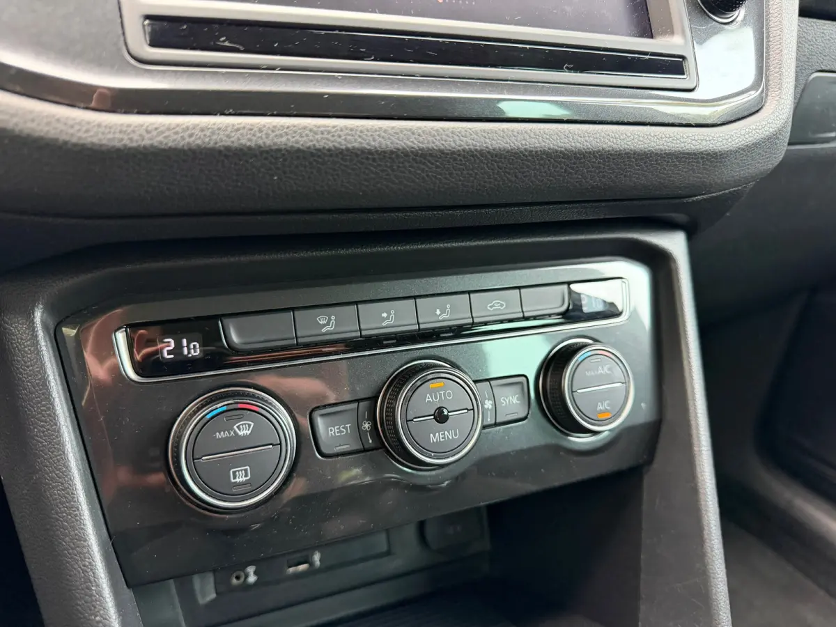 1.4 TSI ACT Comfortline Business R | Navi + Cruise + Clima Nu € 15.975,-