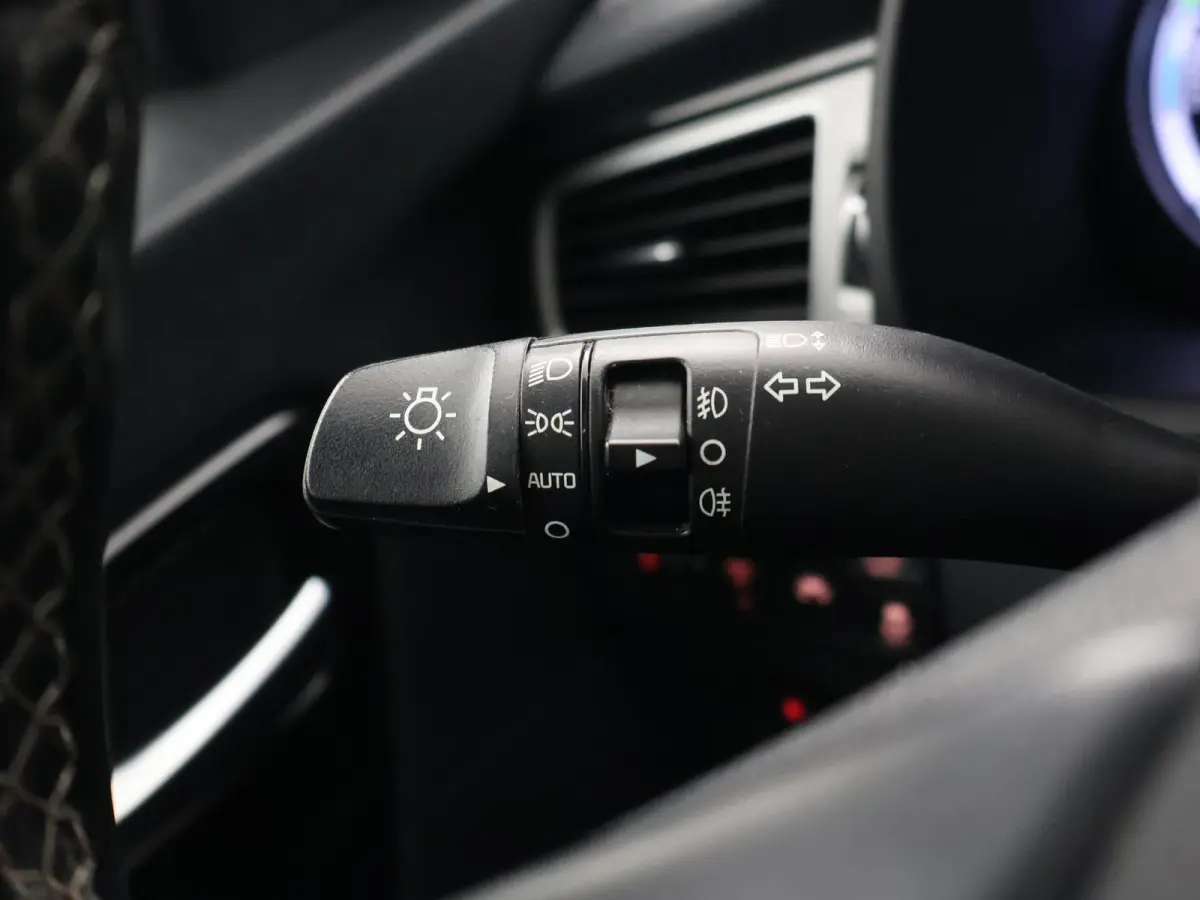 1.6 GDi HYBRID EDITION + SCHUIFDAK | TREKHAAK | STOEL/STUURWIELVERW.