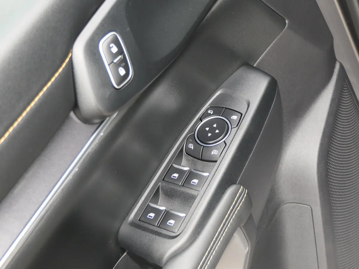 Wildtrak 2.3 PHEV | Power Rollertop | Camera | Stoelverwarming | CarPlay/Android Auto | Leder | Trekhaak