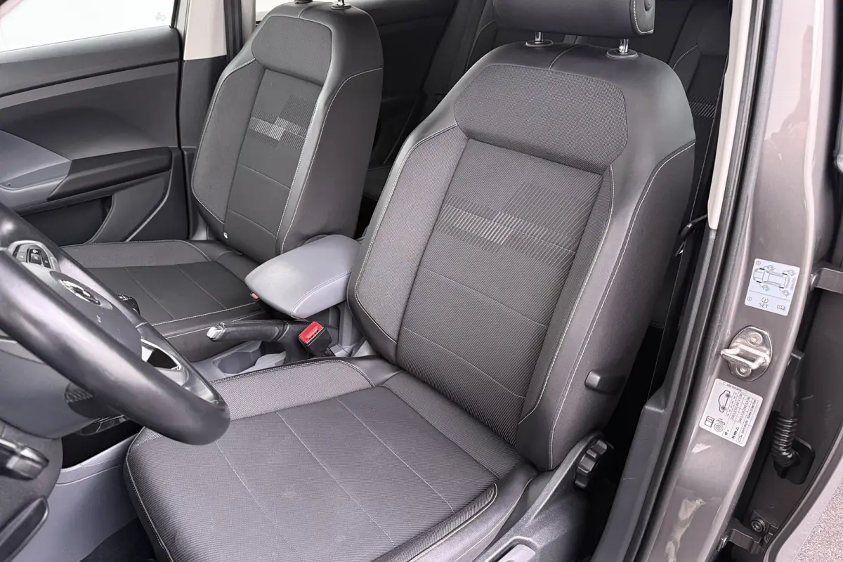 1.0 TSI Sport Half-Lederen Sportstoelen Carplay LMV 17"