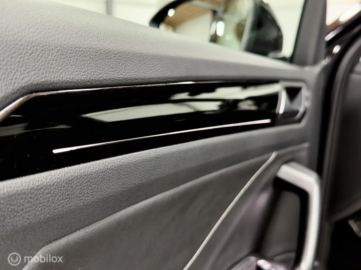 1.5 TSI R-Line | Pano | IQ Matrix | Black Style | 19" | Stuurverwarming | Camera | Sfeer | Travel Assist | ACC | Leder dash | Elektrische achterklep