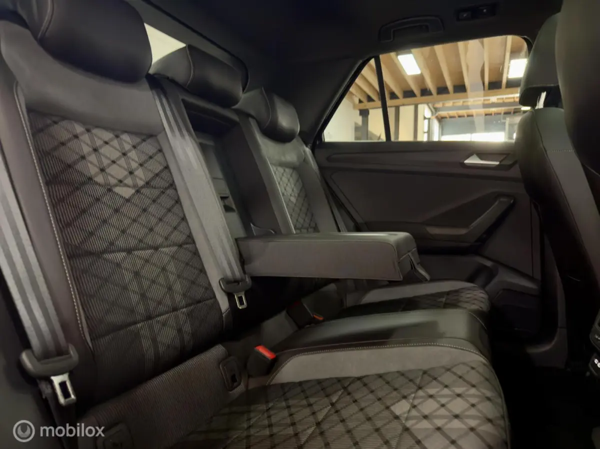 1.5 TSI R-Line | Pano | IQ Matrix | Black Style | 19" | Stuurverwarming | Camera | Sfeer | Travel Assist | ACC | Leder dash | Elektrische achterklep