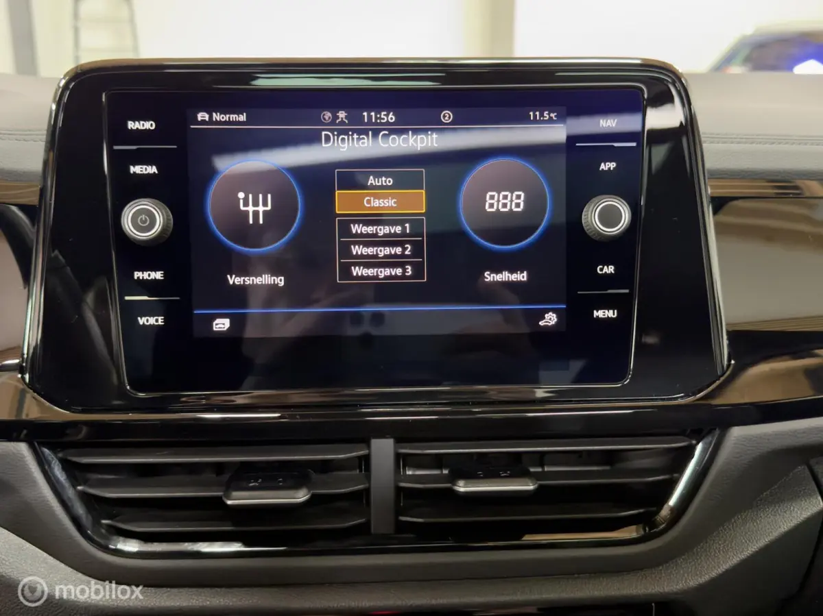 1.5 TSI R-Line | Pano | IQ Matrix | Black Style | 19" | Stuurverwarming | Camera | Sfeer | Travel Assist | ACC | Leder dash | Elektrische achterklep