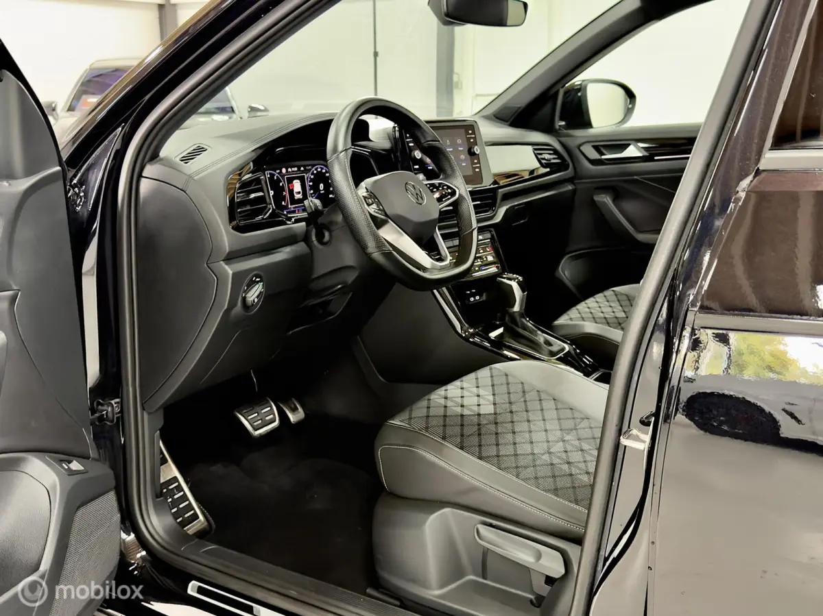 1.5 TSI R-Line | Pano | IQ Matrix | Black Style | 19" | Stuurverwarming | Camera | Sfeer | Travel Assist | ACC | Leder dash | Elektrische achterklep