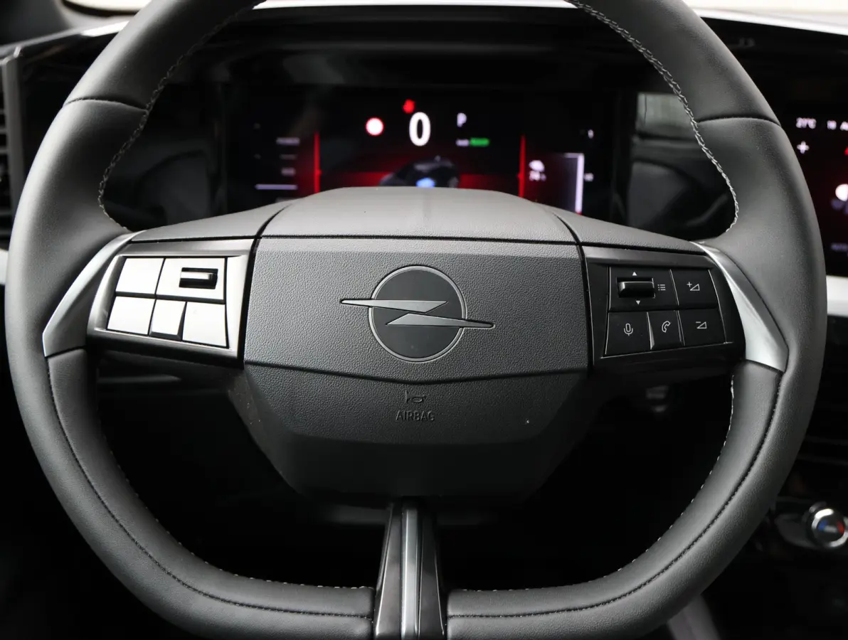 GS 54 kWh 156pk | Accu 97% | LED verlichting | Camera | Navigatie | Black pack | Apple Carplay & Android Auto