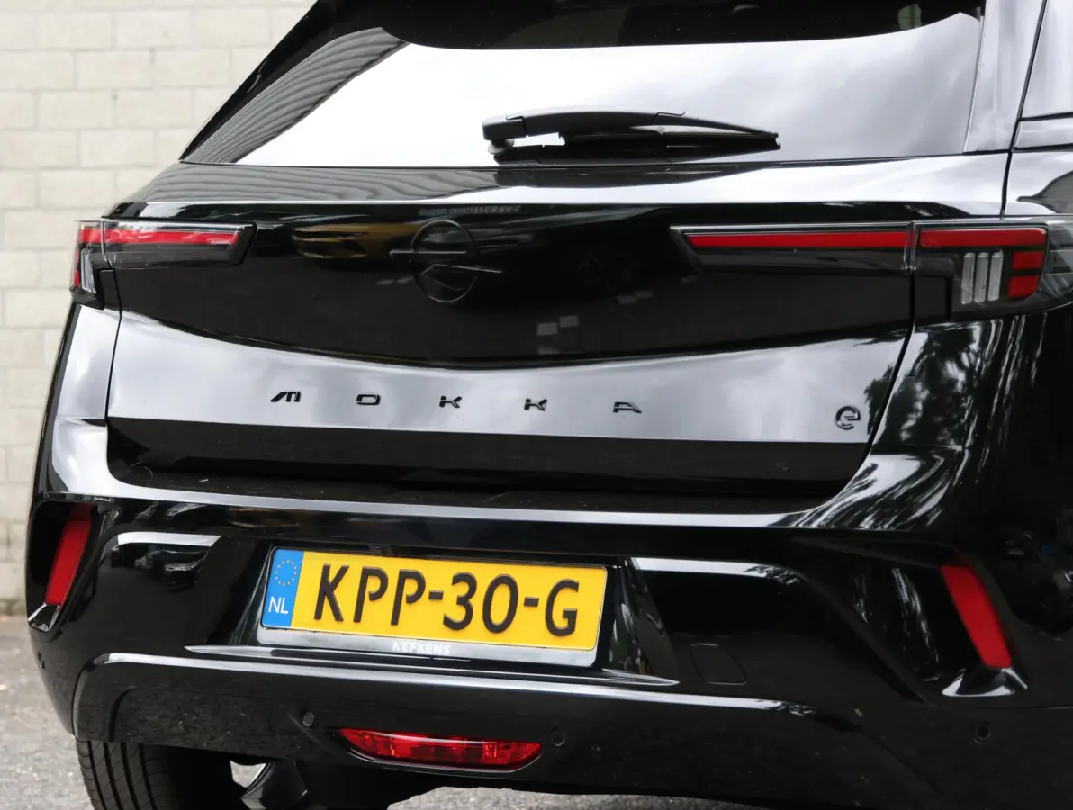 GS 54 kWh 156pk | Accu 97% | LED verlichting | Camera | Navigatie | Black pack | Apple Carplay & Android Auto