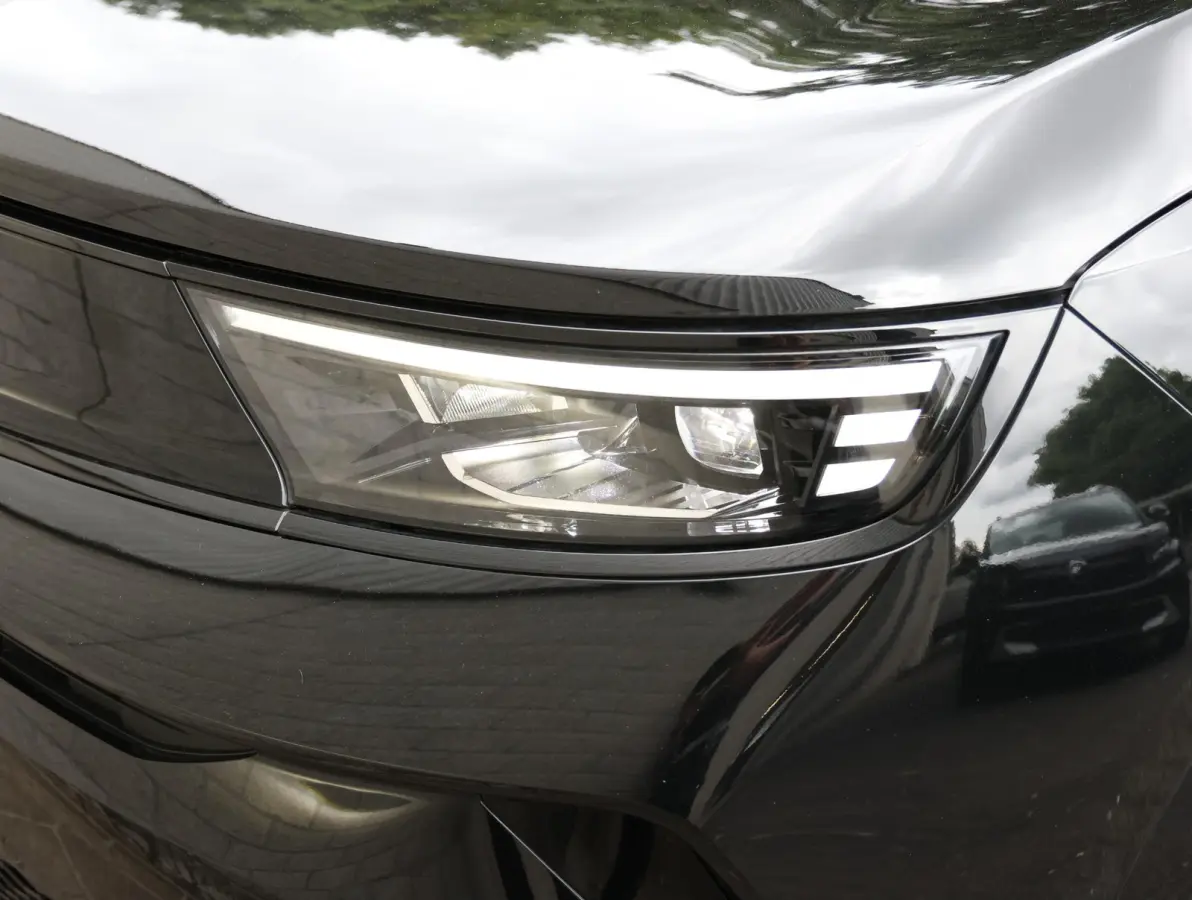 GS 54 kWh 156pk | Accu 97% | LED verlichting | Camera | Navigatie | Black pack | Apple Carplay & Android Auto