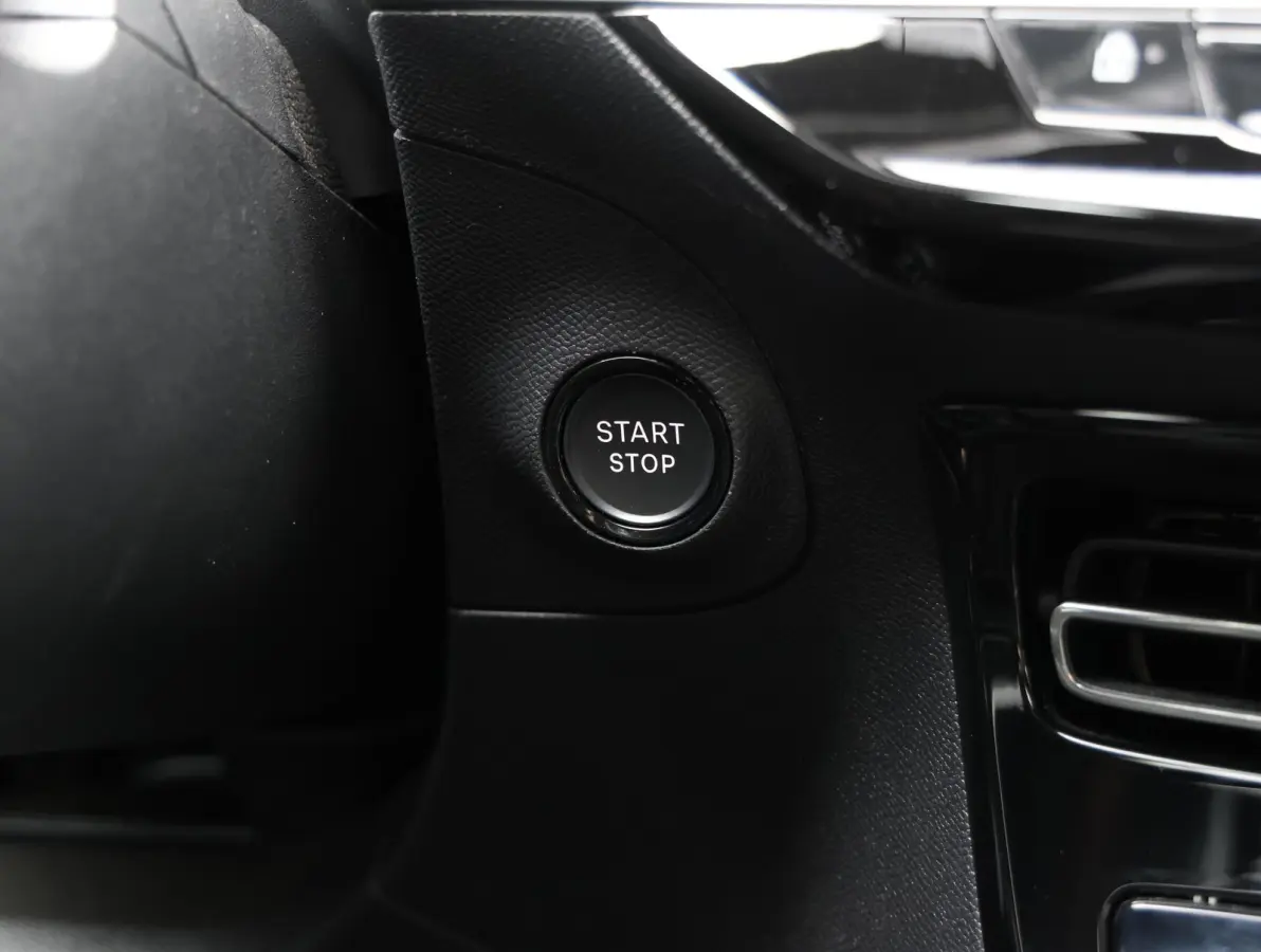 GS 54 kWh 156pk | Accu 97% | LED verlichting | Camera | Navigatie | Black pack | Apple Carplay & Android Auto