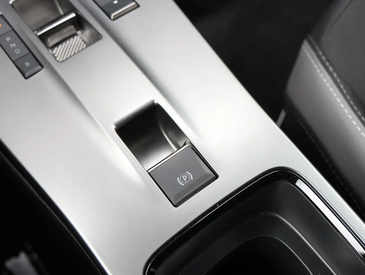 GS 54 kWh 156pk | Accu 97% | LED verlichting | Camera | Navigatie | Black pack | Apple Carplay & Android Auto