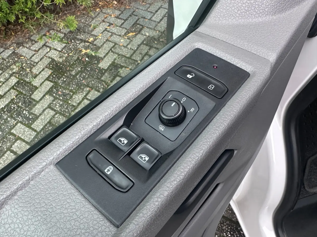 2.0 TDI L2H1 28 110PK | AIRCO | NAVI | PDC | Cruise Control | DAB+