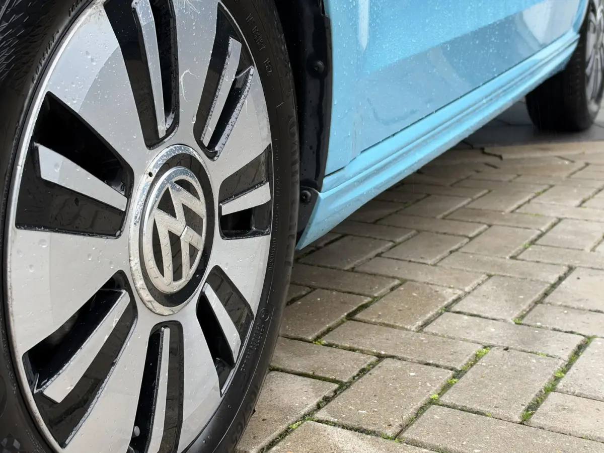 e-up! | Bluetooth | Stoelverwarming | Climate control | lichtmetalen velgen 15" |