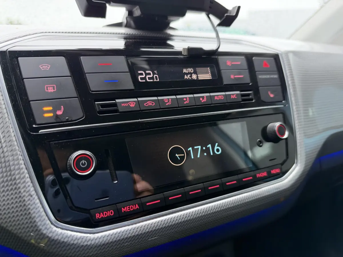 e-up! | Bluetooth | Stoelverwarming | Climate control | lichtmetalen velgen 15" |