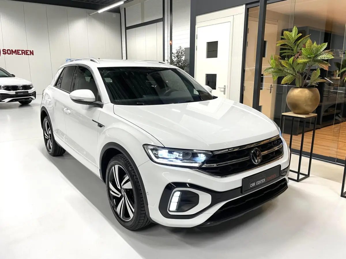1.5 TSI R-Line/ Camera/ Massage/ IQ LED/ 18''LMV/ CarPlay
