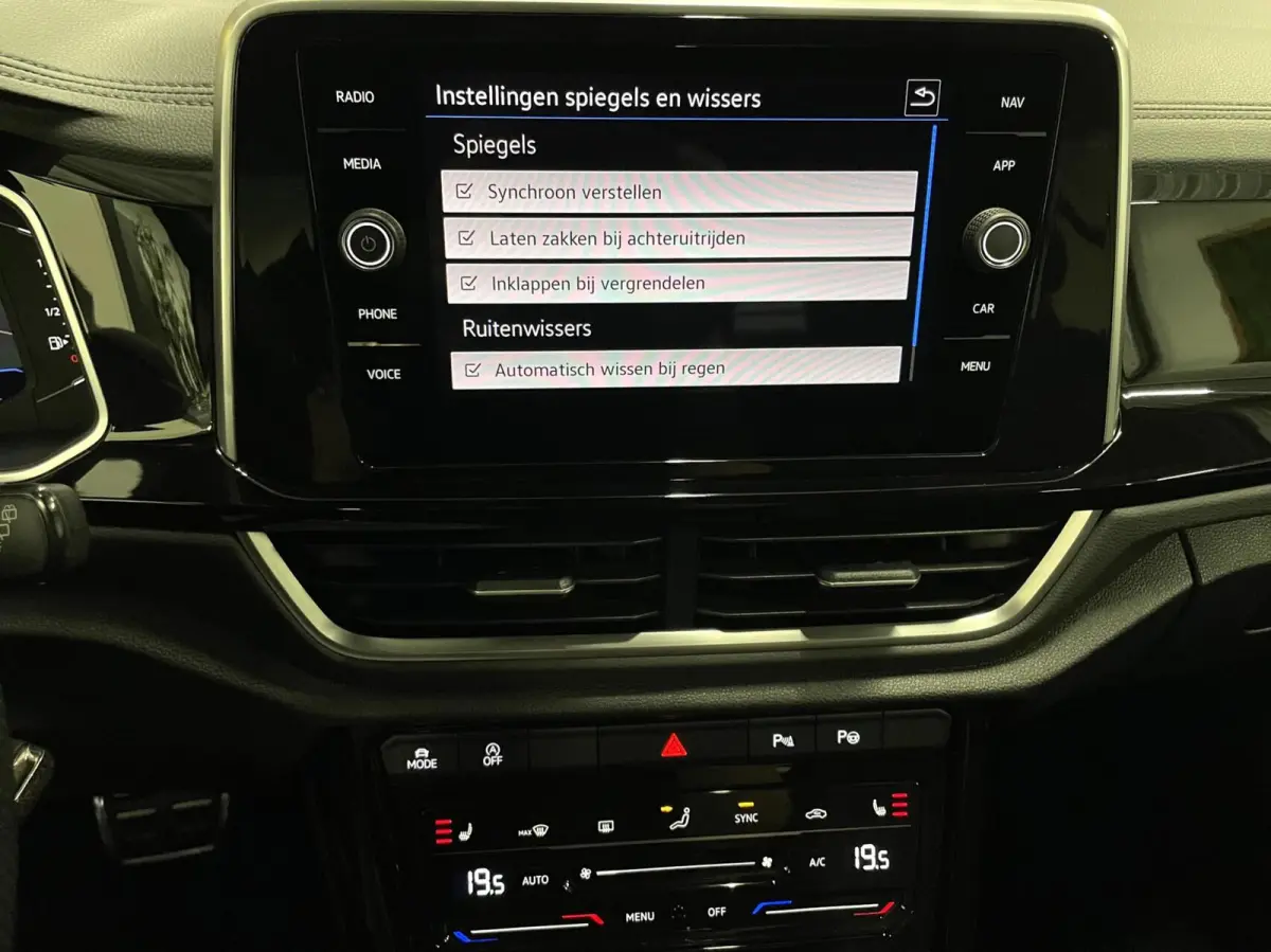 1.5 TSI R-Line/ Camera/ Massage/ IQ LED/ 18''LMV/ CarPlay