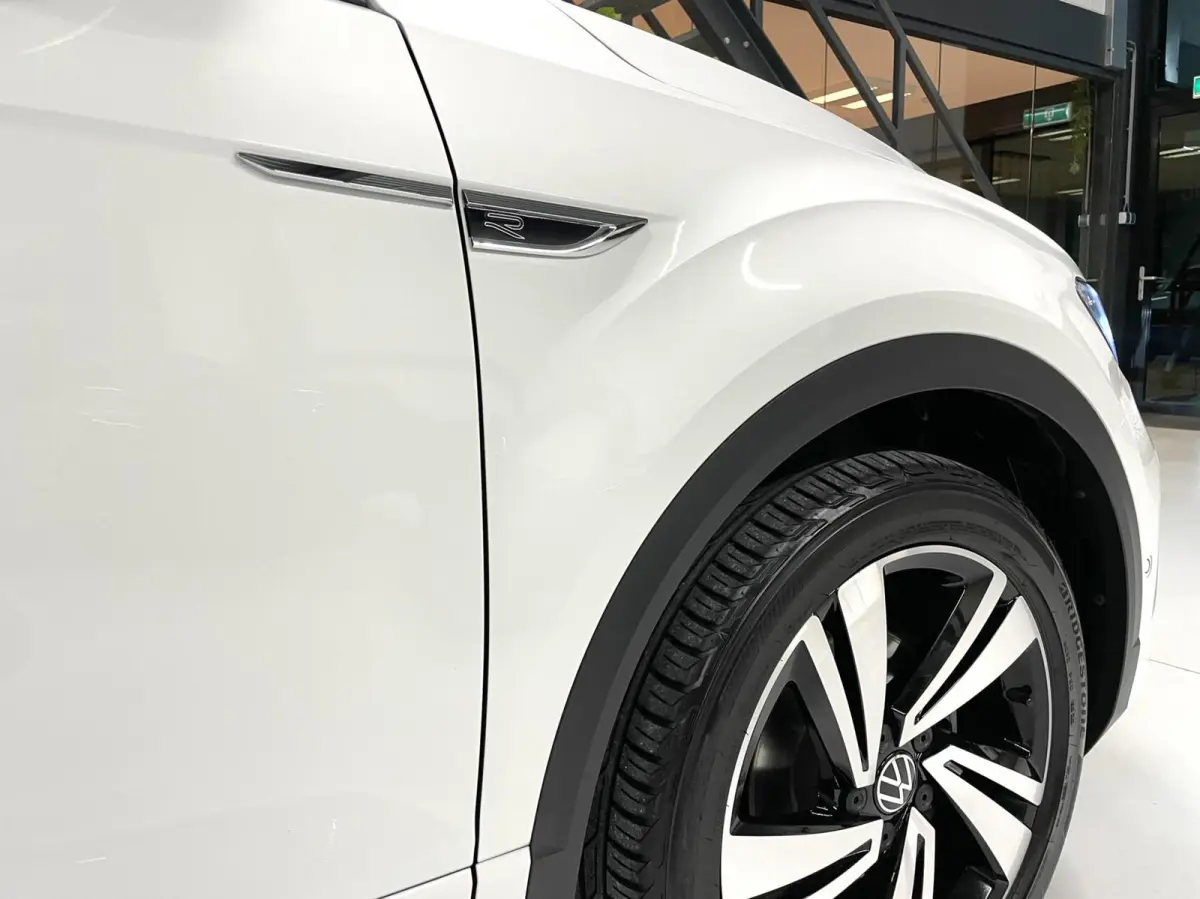 1.5 TSI R-Line/ Camera/ Massage/ IQ LED/ 18''LMV/ CarPlay