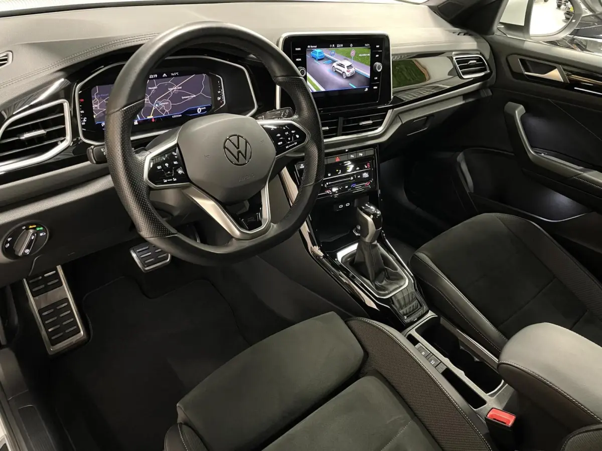 1.5 TSI R-Line/ Camera/ Massage/ IQ LED/ 18''LMV/ CarPlay