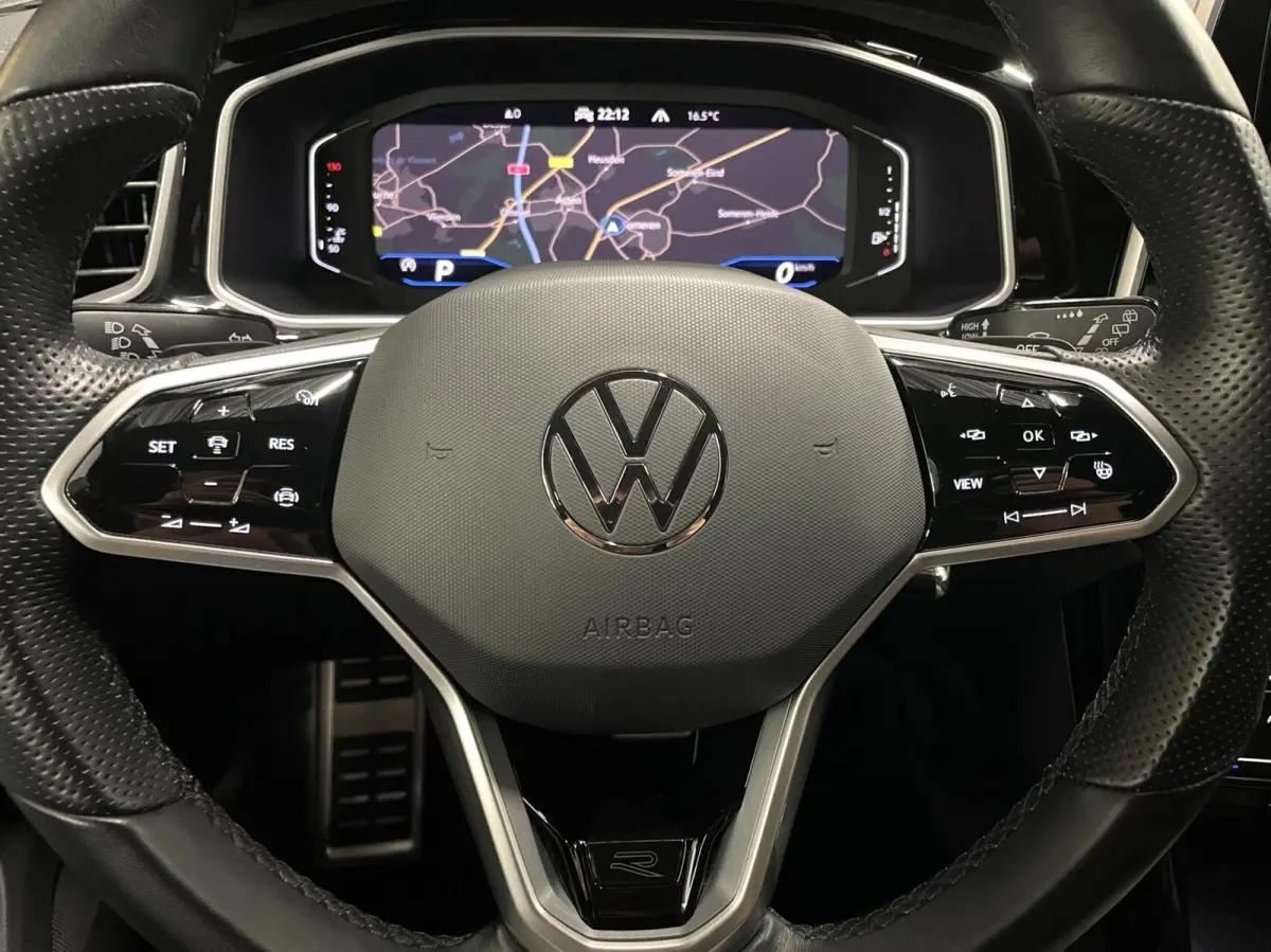 1.5 TSI R-Line/ Camera/ Massage/ IQ LED/ 18''LMV/ CarPlay