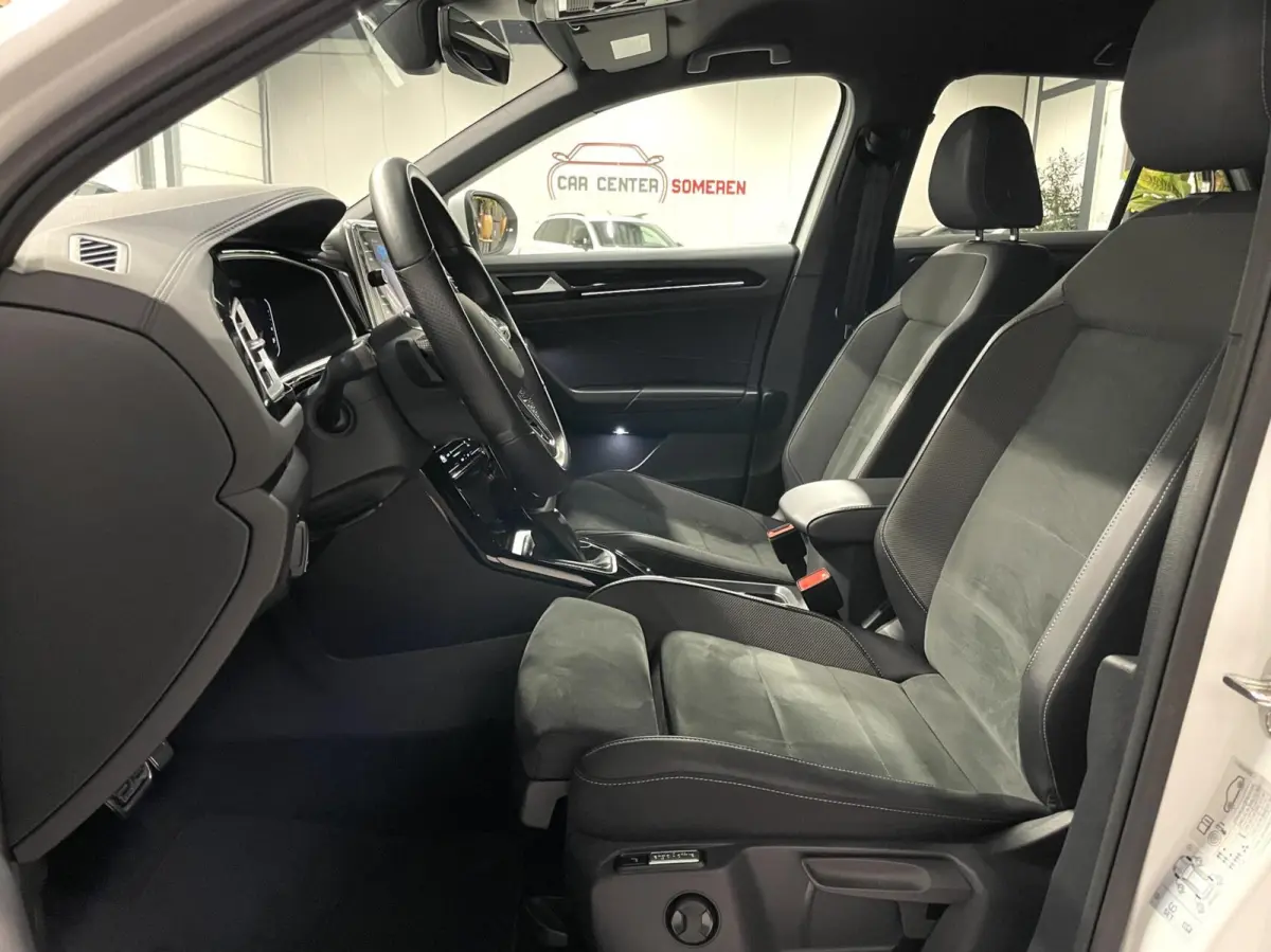 1.5 TSI R-Line/ Camera/ Massage/ IQ LED/ 18''LMV/ CarPlay