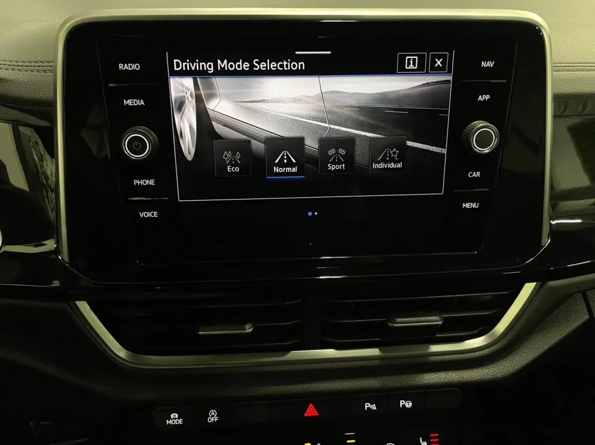 1.5 TSI R-Line/ Camera/ Massage/ IQ LED/ 18''LMV/ CarPlay