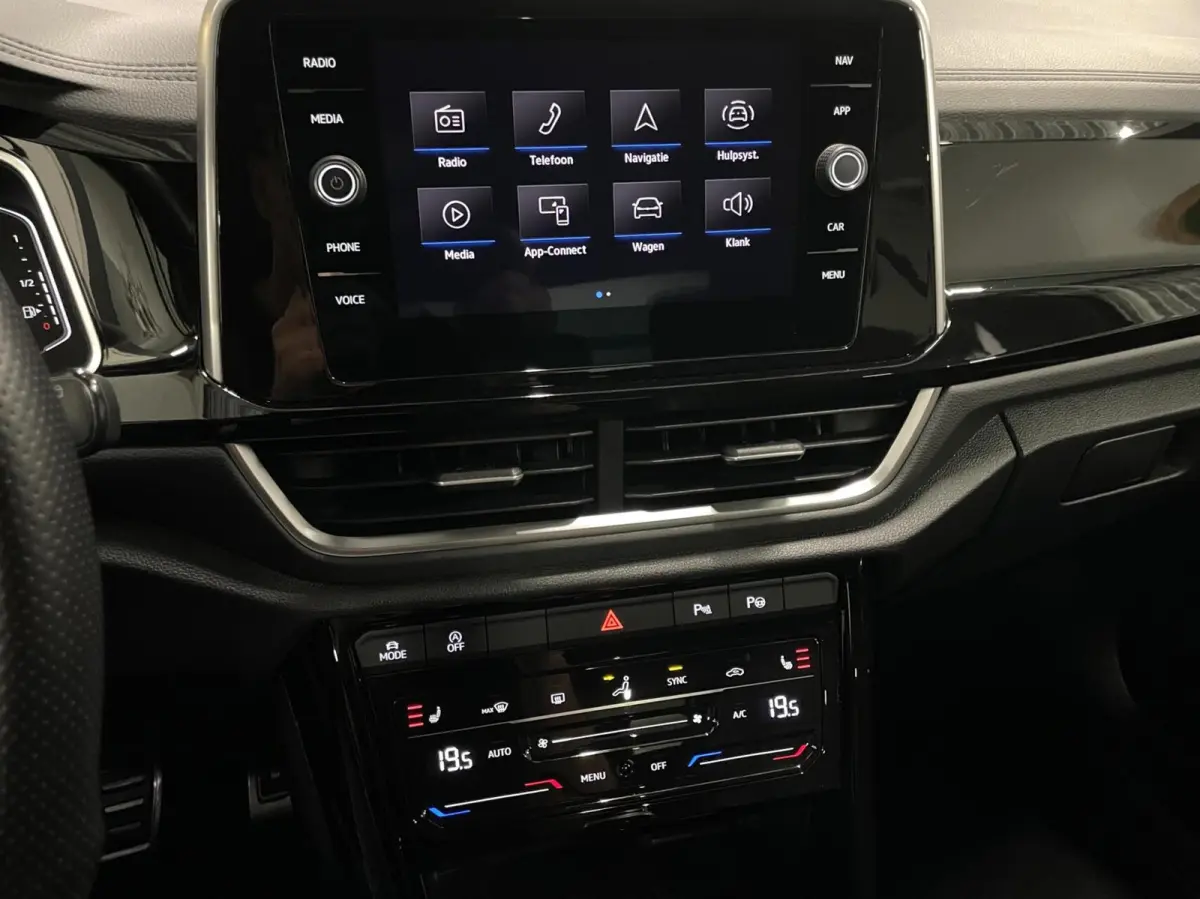 1.5 TSI R-Line/ Camera/ Massage/ IQ LED/ 18''LMV/ CarPlay