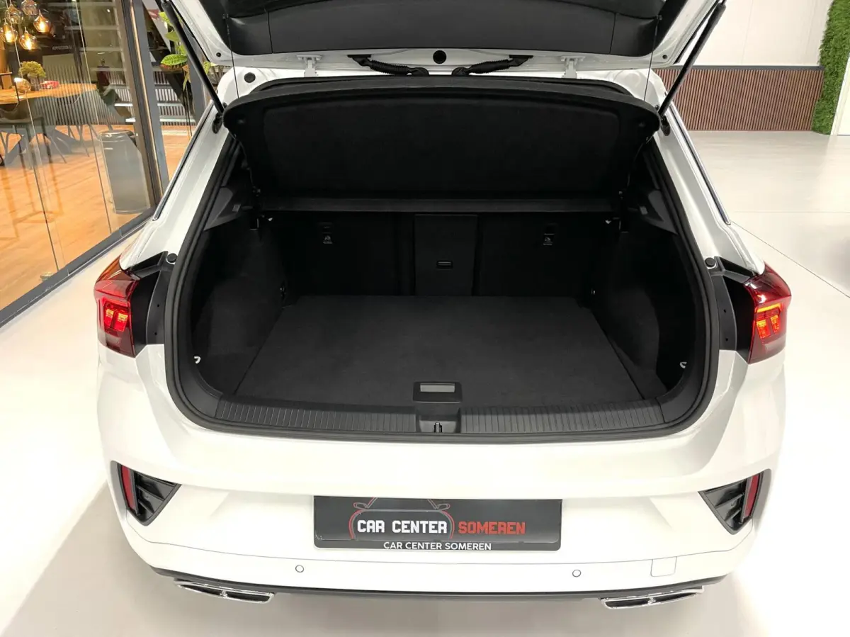 1.5 TSI R-Line/ Camera/ Massage/ IQ LED/ 18''LMV/ CarPlay