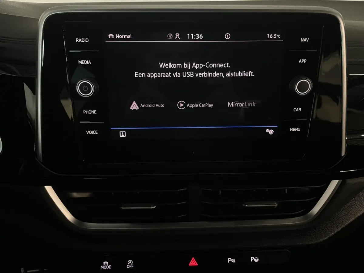 1.5 TSI R-Line/ Camera/ Massage/ IQ LED/ 18''LMV/ CarPlay