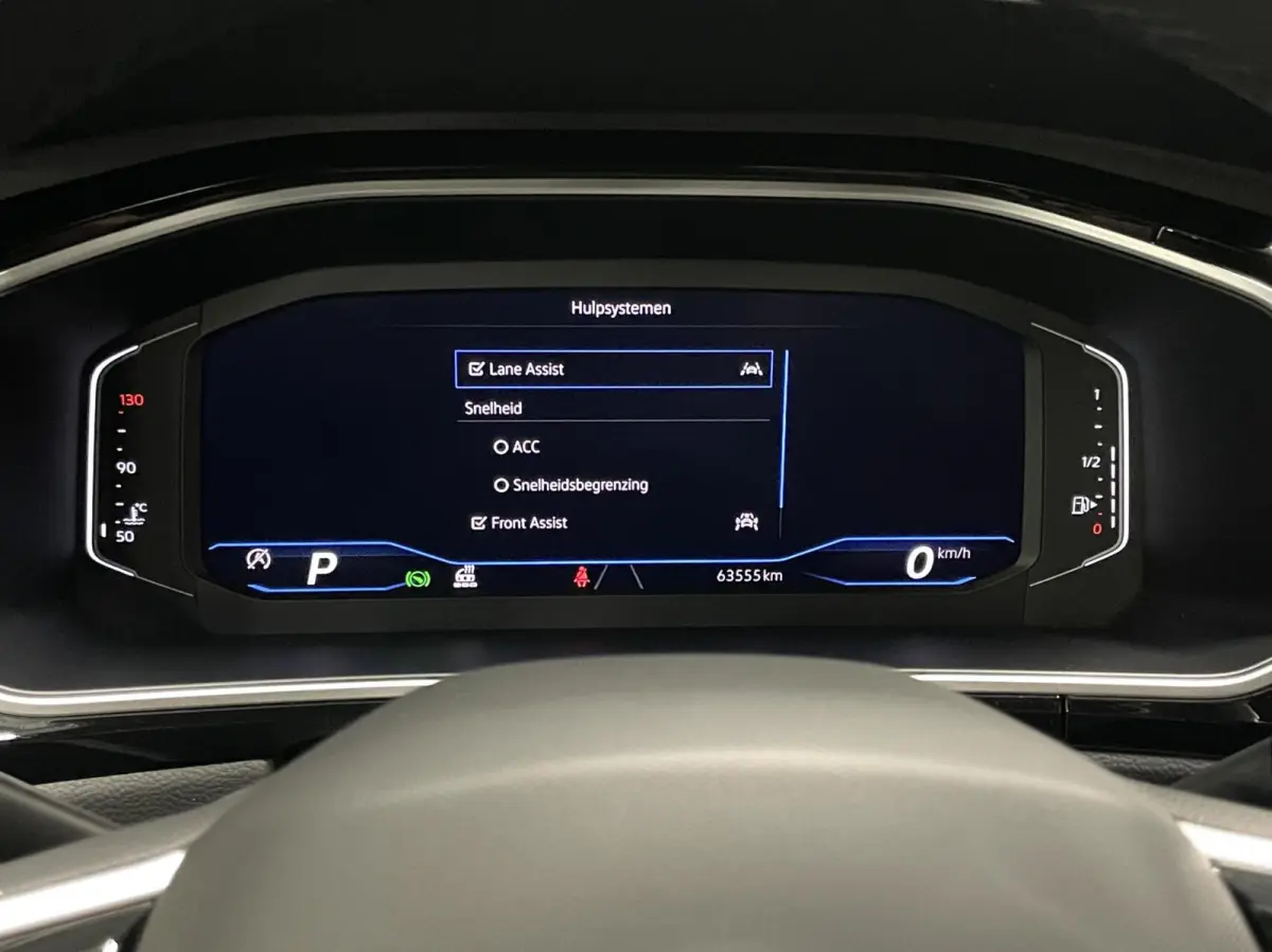 1.5 TSI R-Line/ Camera/ Massage/ IQ LED/ 18''LMV/ CarPlay
