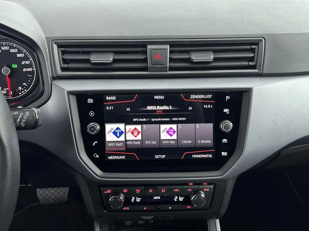 1.0 TSI Style Business Intense | ACC | Trekhaak | Achteruitrijcamera | Climate Control | Apple Carplay |