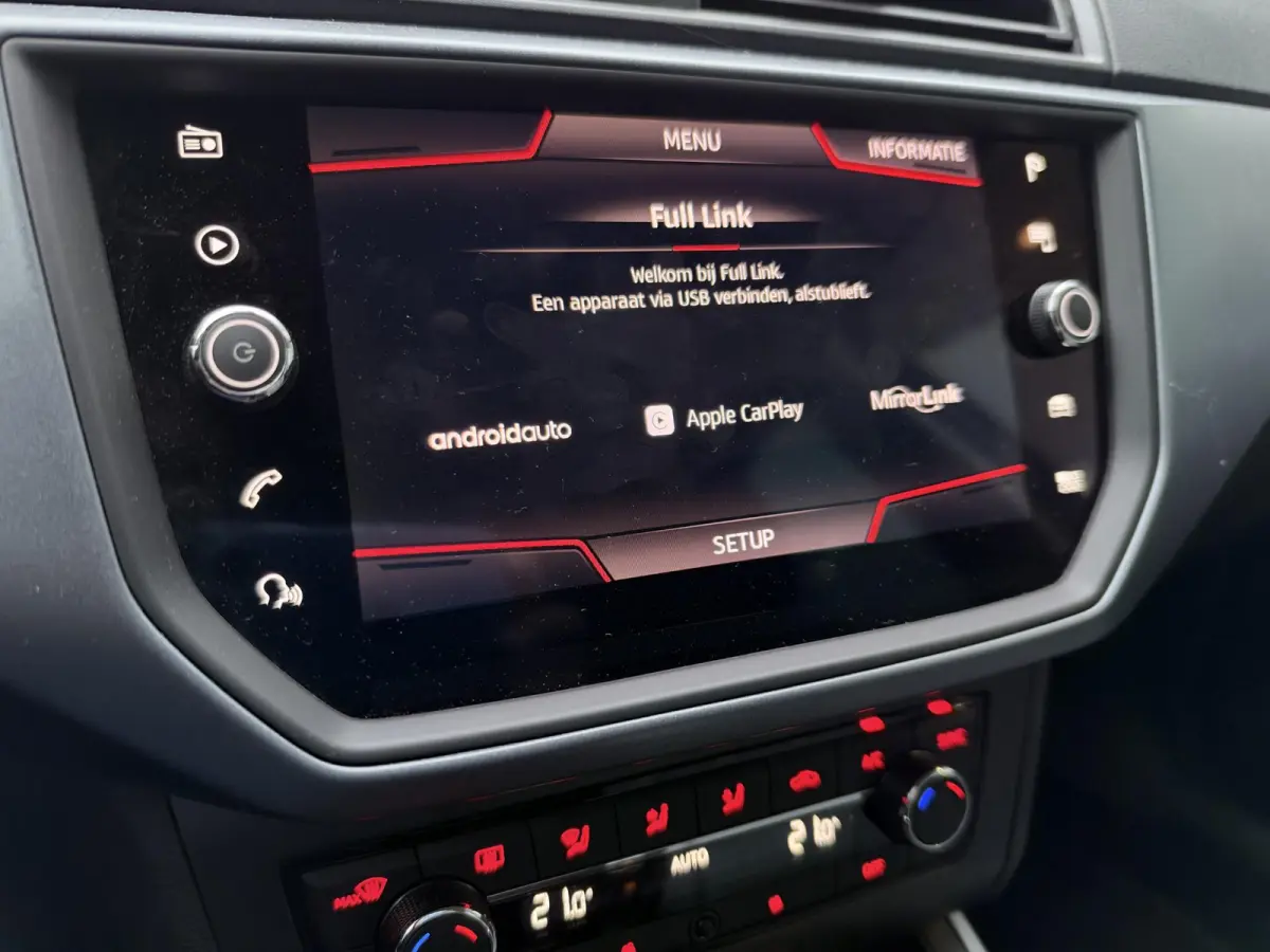 1.0 TSI Style Business Intense | ACC | Trekhaak | Achteruitrijcamera | Climate Control | Apple Carplay |
