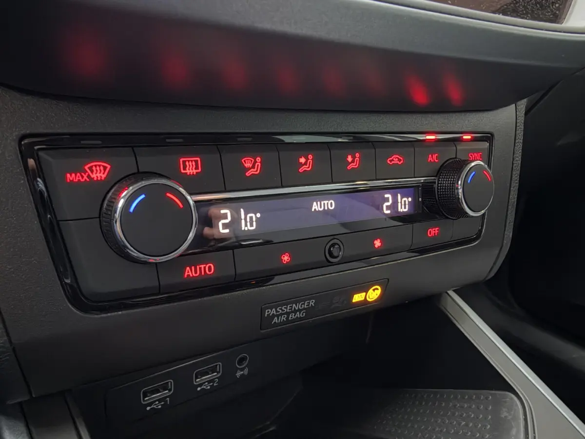 1.0 TSI Style Business Intense | ACC | Trekhaak | Achteruitrijcamera | Climate Control | Apple Carplay |