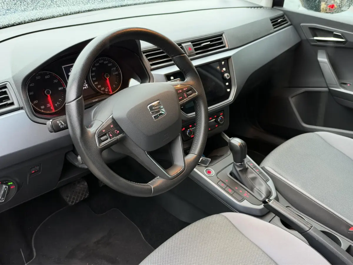 1.0 TSI Style Business Intense | ACC | Trekhaak | Achteruitrijcamera | Climate Control | Apple Carplay |
