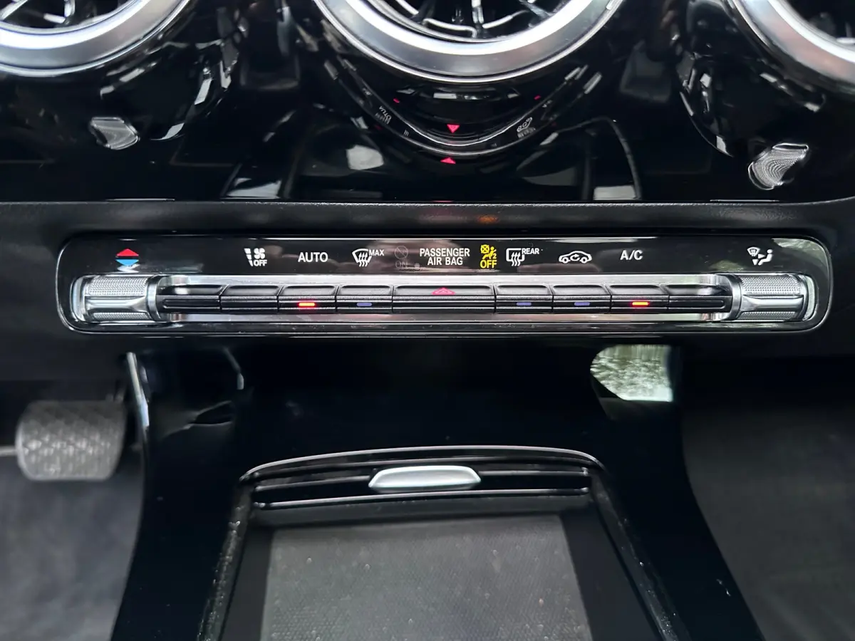 180 Business Solution 136PK | PANO | Parkeercamera | Apple/Android Carplay | Stoelverwarming