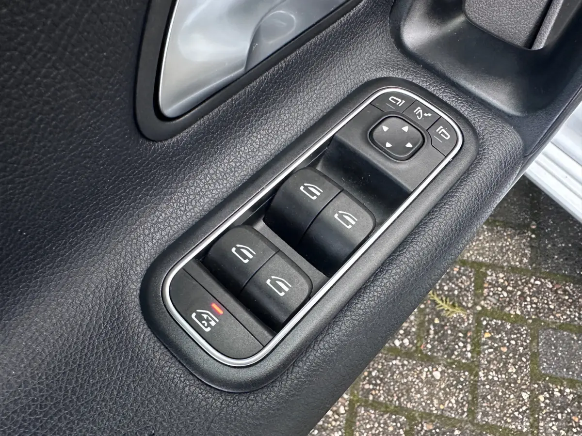 180 Business Solution 136PK | PANO | Parkeercamera | Apple/Android Carplay | Stoelverwarming