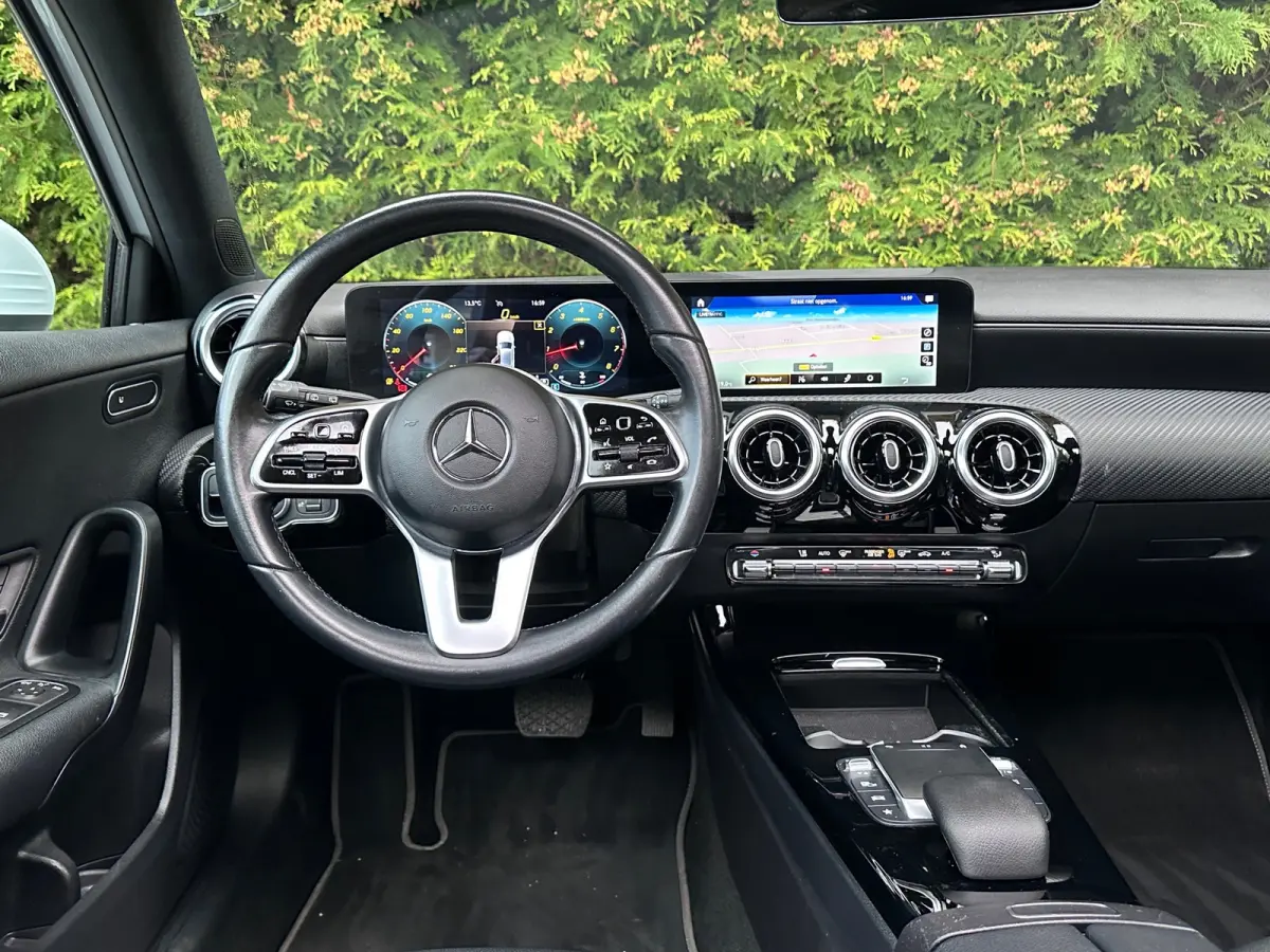 180 Business Solution 136PK | PANO | Parkeercamera | Apple/Android Carplay | Stoelverwarming