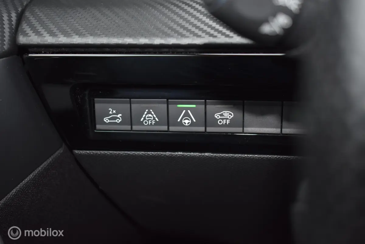1.6 PureTech GT Line Pano ACC Massage LED Keyless 18" LMV