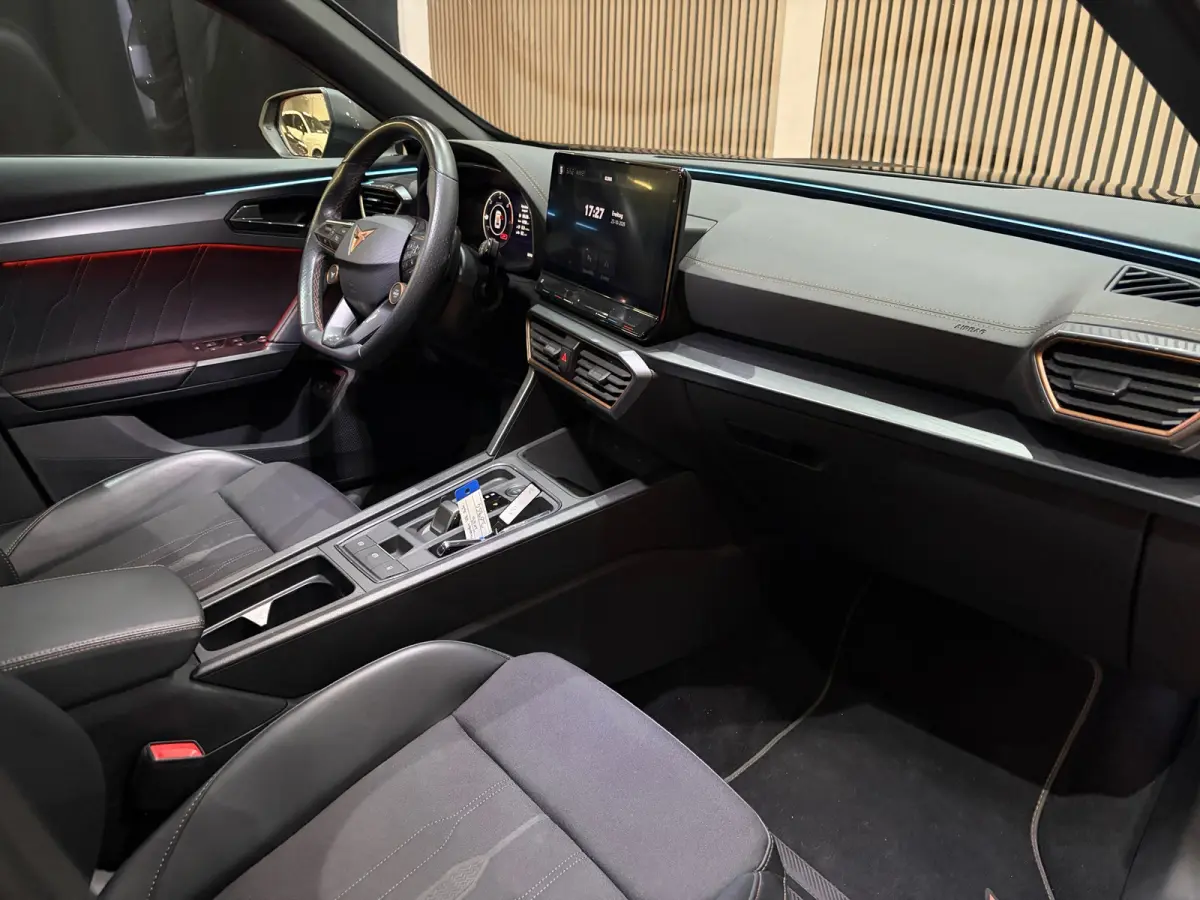 1.4 e-Hybrid VZ Copper Edition Pano Buttons On steering Cam Led Leder Memory Full options!!!