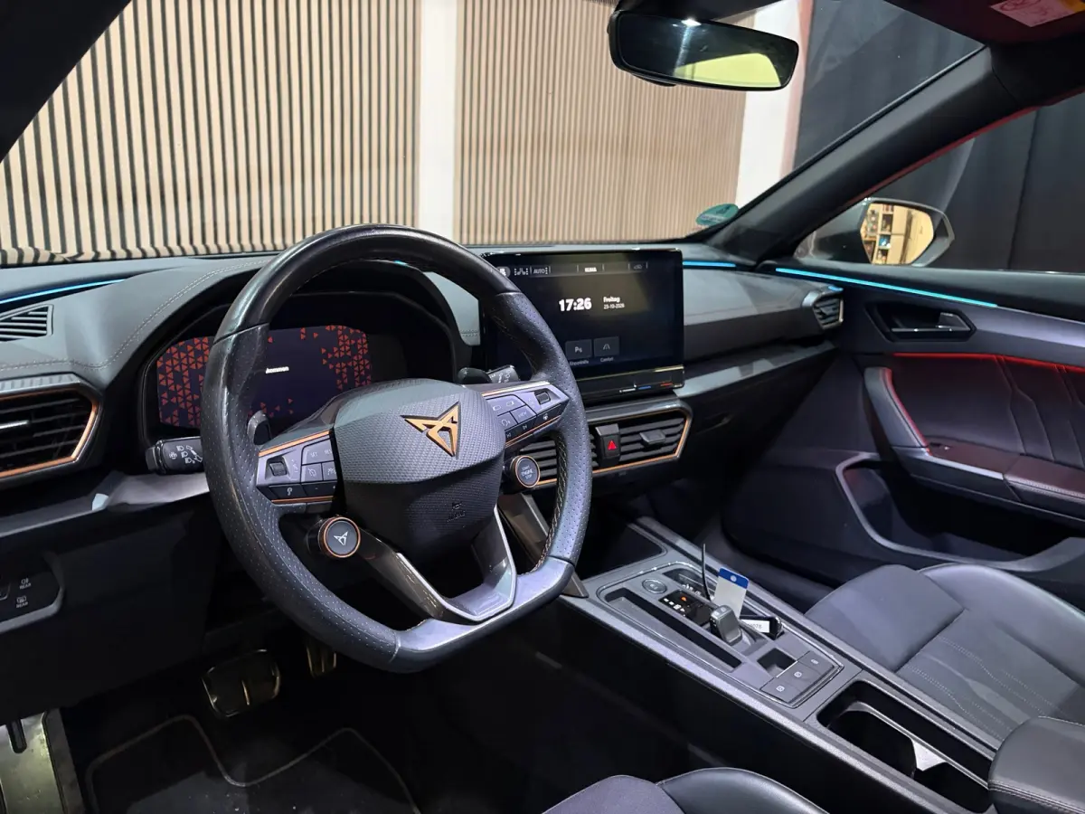 1.4 e-Hybrid VZ Copper Edition Pano Buttons On steering Cam Led Leder Memory Full options!!!