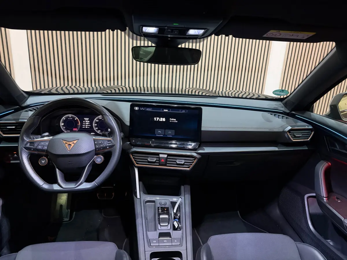 1.4 e-Hybrid VZ Copper Edition Pano Buttons On steering Cam Led Leder Memory Full options!!!