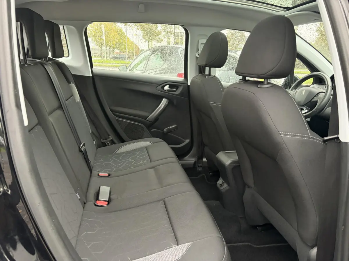 1.2 PureTech Blue Lion ✓D-riem vv in 06-2023✓Pano✓Carplay✓Navi✓Trekhaak✓Pdc✓Airco✓Cruise✓Dealer Onderhouden✓110pk✓Weinig Km✓Lm velgen✓N.A.P✓Apk tot 06-2027
