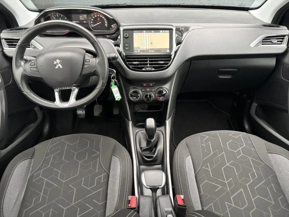 1.2 PureTech Blue Lion ✓D-riem vv in 06-2023✓Pano✓Carplay✓Navi✓Trekhaak✓Pdc✓Airco✓Cruise✓Dealer Onderhouden✓110pk✓Weinig Km✓Lm velgen✓N.A.P✓Apk tot 06-2027