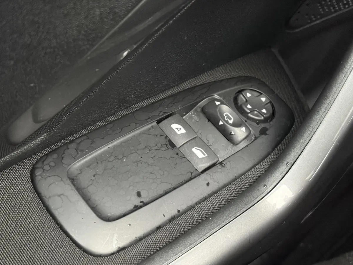 1.2 PureTech Blue Lion ✓D-riem vv in 06-2023✓Pano✓Carplay✓Navi✓Trekhaak✓Pdc✓Airco✓Cruise✓Dealer Onderhouden✓110pk✓Weinig Km✓Lm velgen✓N.A.P✓Apk tot 06-2027