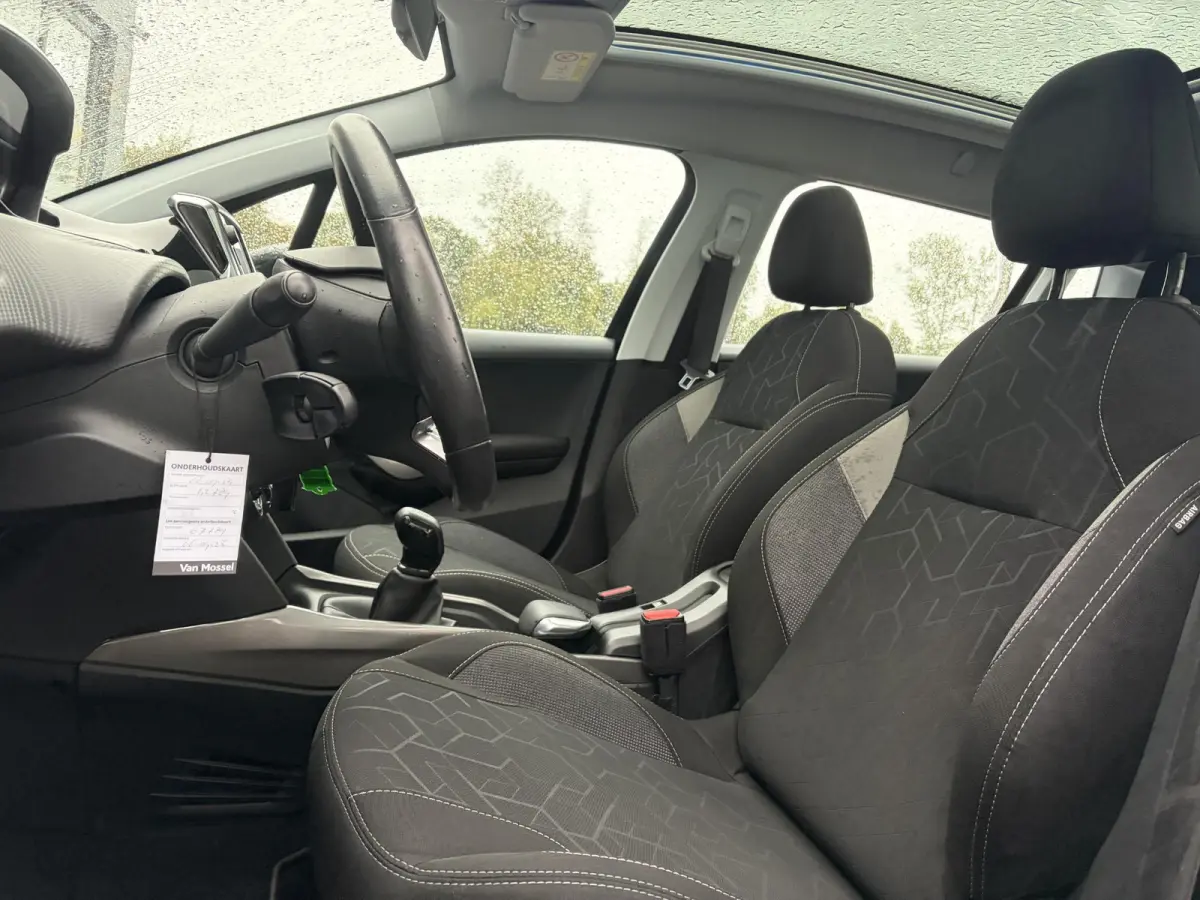 1.2 PureTech Blue Lion ✓D-riem vv in 06-2023✓Pano✓Carplay✓Navi✓Trekhaak✓Pdc✓Airco✓Cruise✓Dealer Onderhouden✓110pk✓Weinig Km✓Lm velgen✓N.A.P✓Apk tot 06-2027