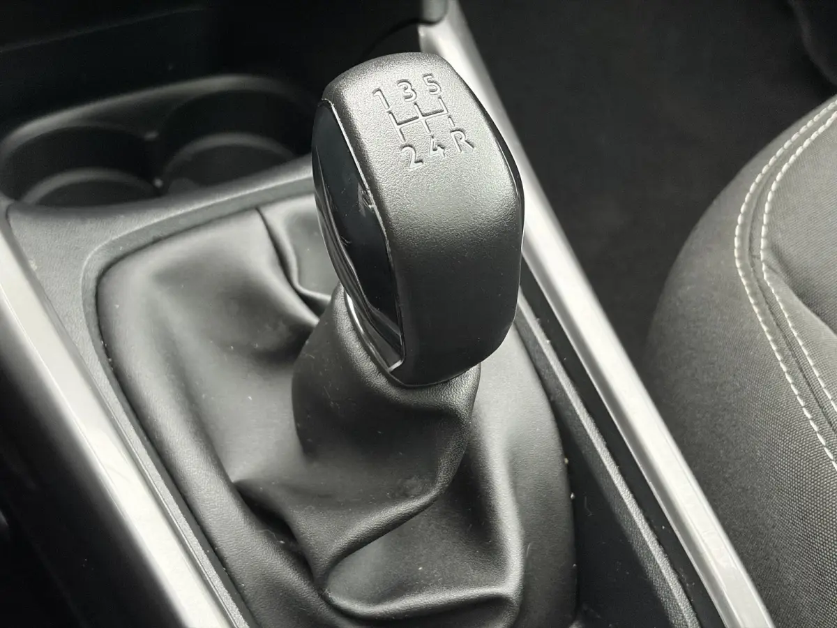 1.2 PureTech Blue Lion ✓D-riem vv in 06-2023✓Pano✓Carplay✓Navi✓Trekhaak✓Pdc✓Airco✓Cruise✓Dealer Onderhouden✓110pk✓Weinig Km✓Lm velgen✓N.A.P✓Apk tot 06-2027