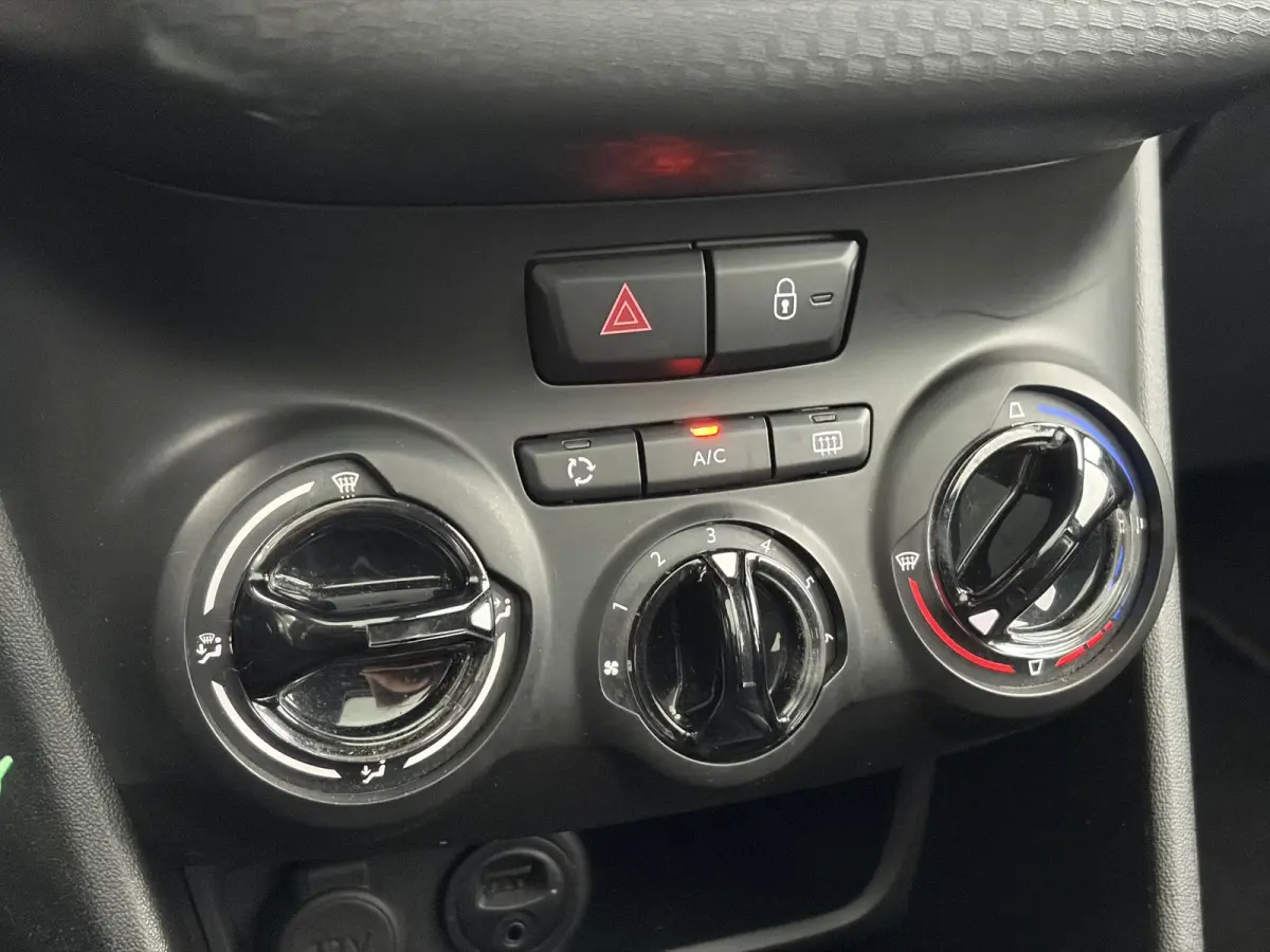 1.2 PureTech Blue Lion ✓D-riem vv in 06-2023✓Pano✓Carplay✓Navi✓Trekhaak✓Pdc✓Airco✓Cruise✓Dealer Onderhouden✓110pk✓Weinig Km✓Lm velgen✓N.A.P✓Apk tot 06-2027