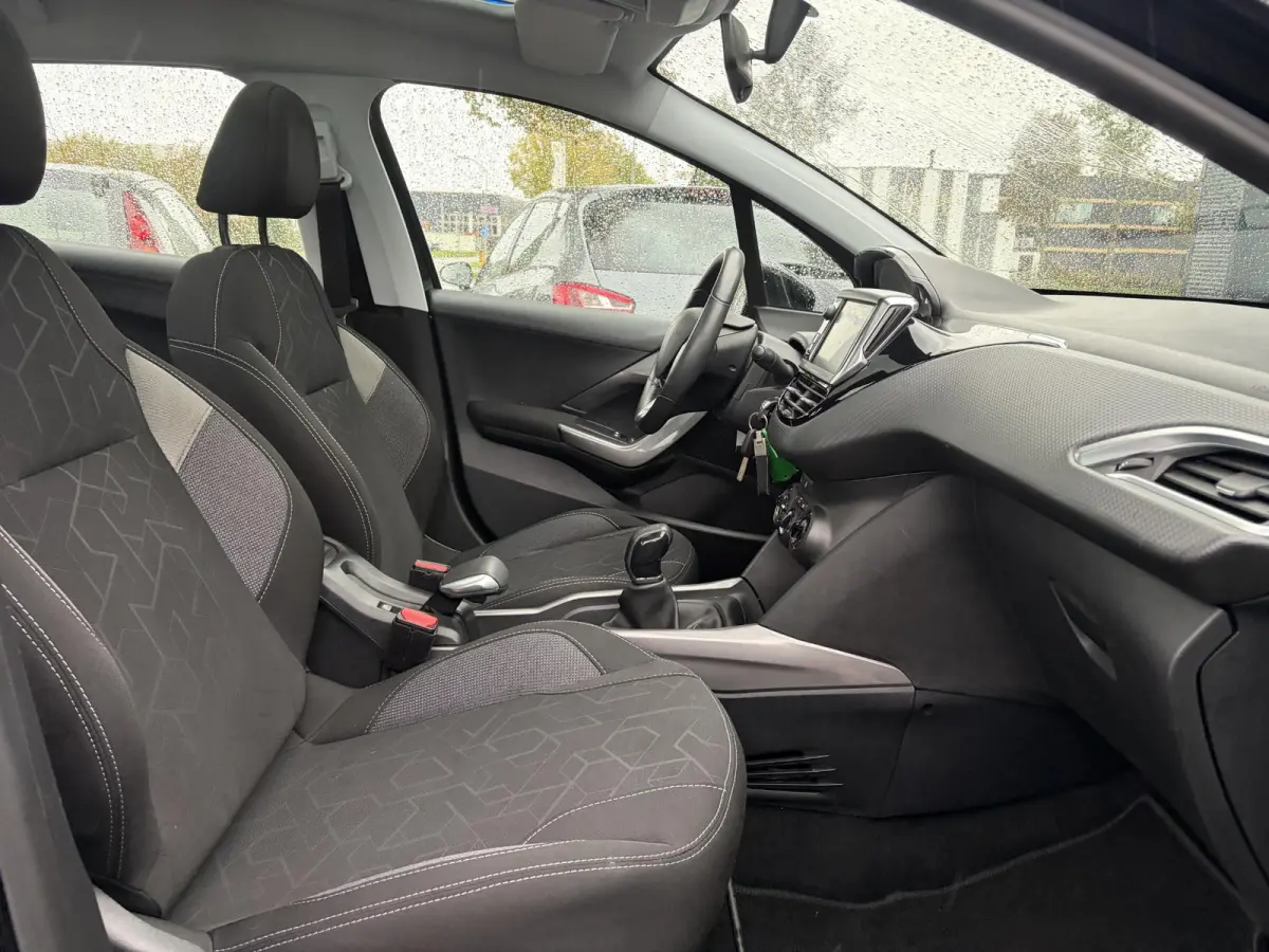 1.2 PureTech Blue Lion ✓D-riem vv in 06-2023✓Pano✓Carplay✓Navi✓Trekhaak✓Pdc✓Airco✓Cruise✓Dealer Onderhouden✓110pk✓Weinig Km✓Lm velgen✓N.A.P✓Apk tot 06-2027