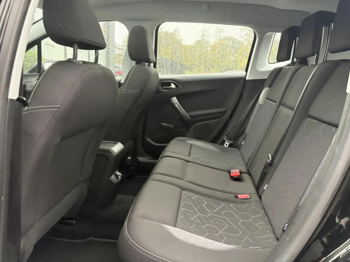 1.2 PureTech Blue Lion ✓D-riem vv in 06-2023✓Pano✓Carplay✓Navi✓Trekhaak✓Pdc✓Airco✓Cruise✓Dealer Onderhouden✓110pk✓Weinig Km✓Lm velgen✓N.A.P✓Apk tot 06-2027