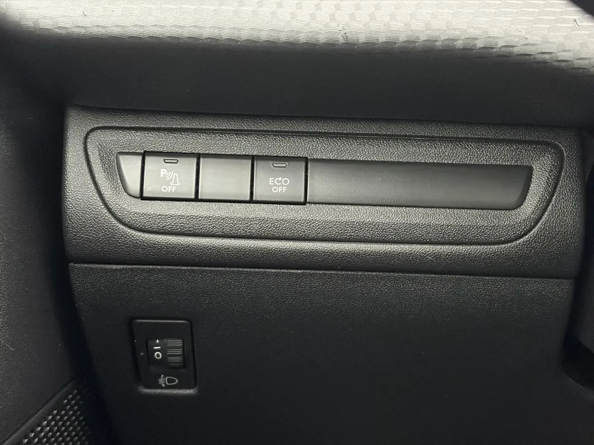 1.2 PureTech Blue Lion ✓D-riem vv in 06-2023✓Pano✓Carplay✓Navi✓Trekhaak✓Pdc✓Airco✓Cruise✓Dealer Onderhouden✓110pk✓Weinig Km✓Lm velgen✓N.A.P✓Apk tot 06-2027