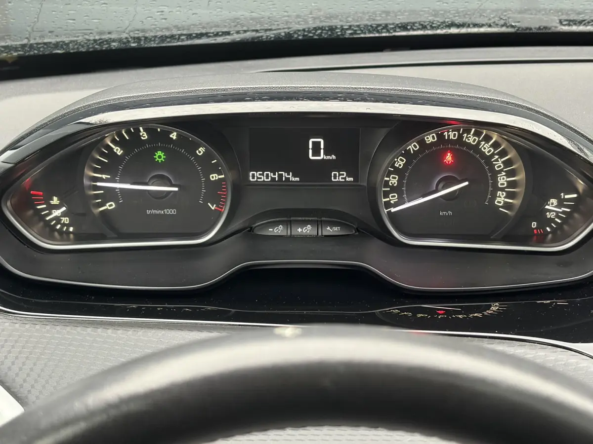 1.2 PureTech Blue Lion ✓D-riem vv in 06-2023✓Pano✓Carplay✓Navi✓Trekhaak✓Pdc✓Airco✓Cruise✓Dealer Onderhouden✓110pk✓Weinig Km✓Lm velgen✓N.A.P✓Apk tot 06-2027