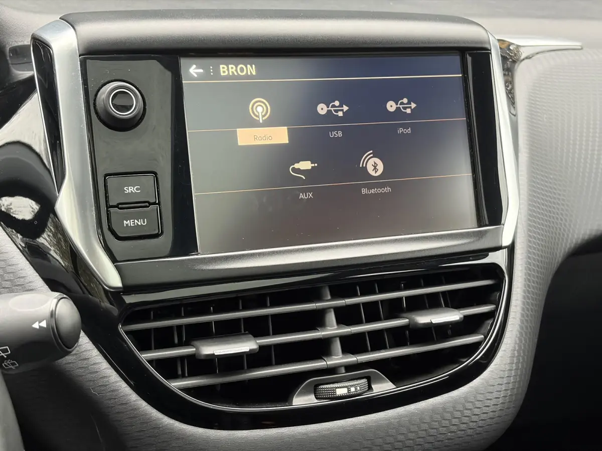1.2 PureTech Blue Lion ✓D-riem vv in 06-2023✓Pano✓Carplay✓Navi✓Trekhaak✓Pdc✓Airco✓Cruise✓Dealer Onderhouden✓110pk✓Weinig Km✓Lm velgen✓N.A.P✓Apk tot 06-2027